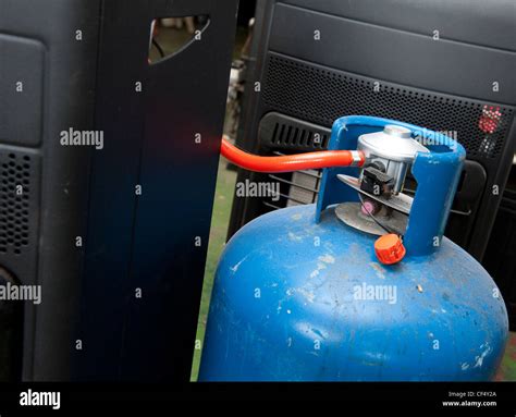 how to change a calor gas bottle